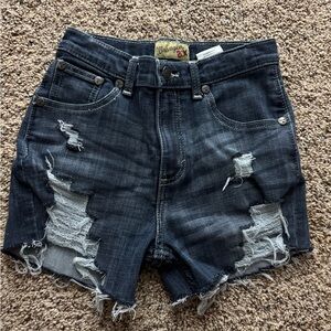 Wrangler distressed shorts
Kids size 14 but fits like size 26